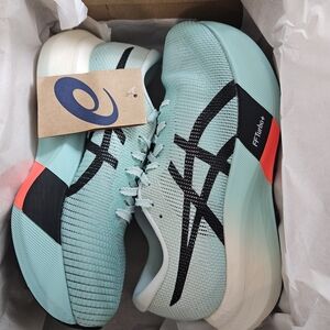 Brand New ASICS METASPEED PARIS W8.5/M7 ...NEVER WORN NEW IN BOX